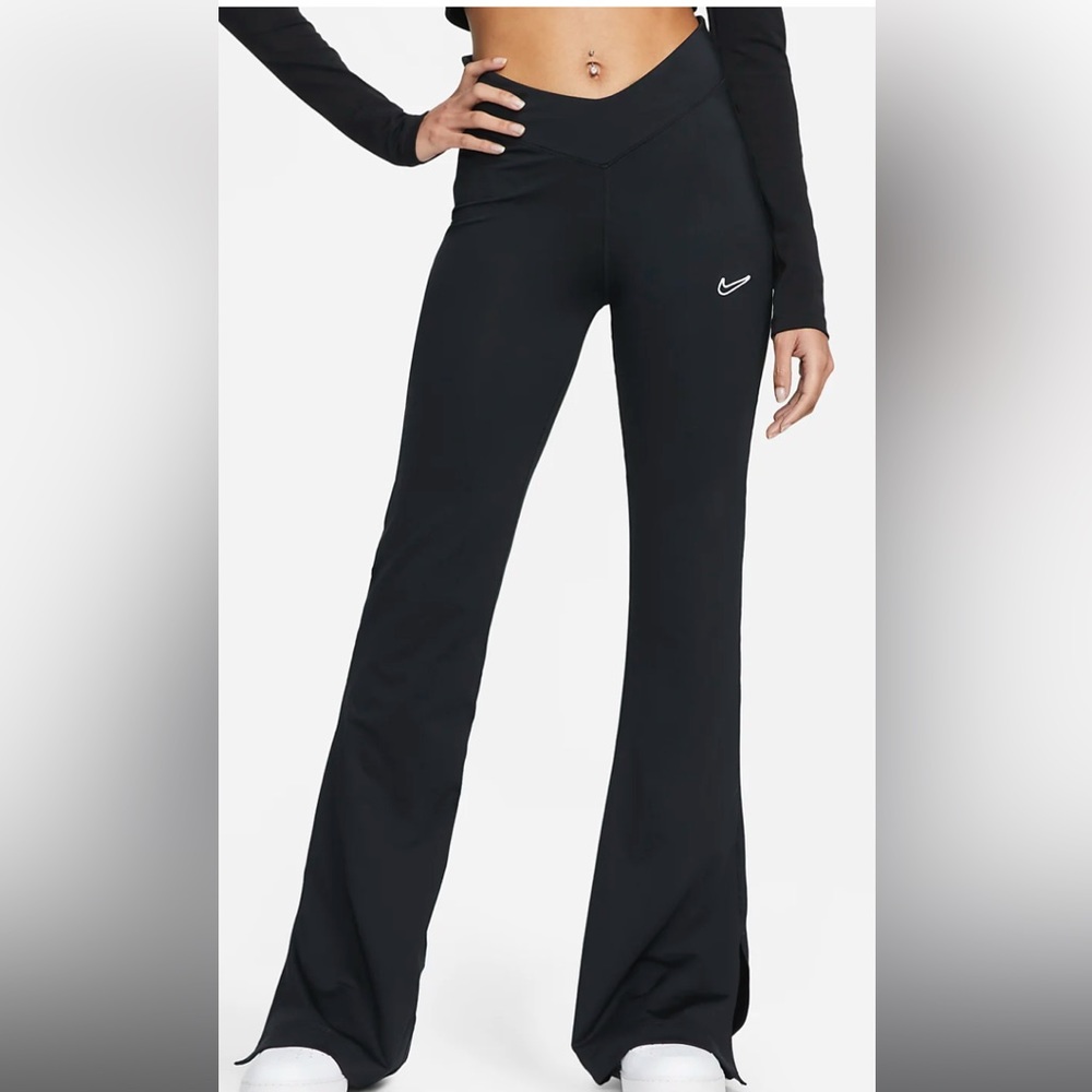 Nike Women’s Flare Mid Rise Legging
